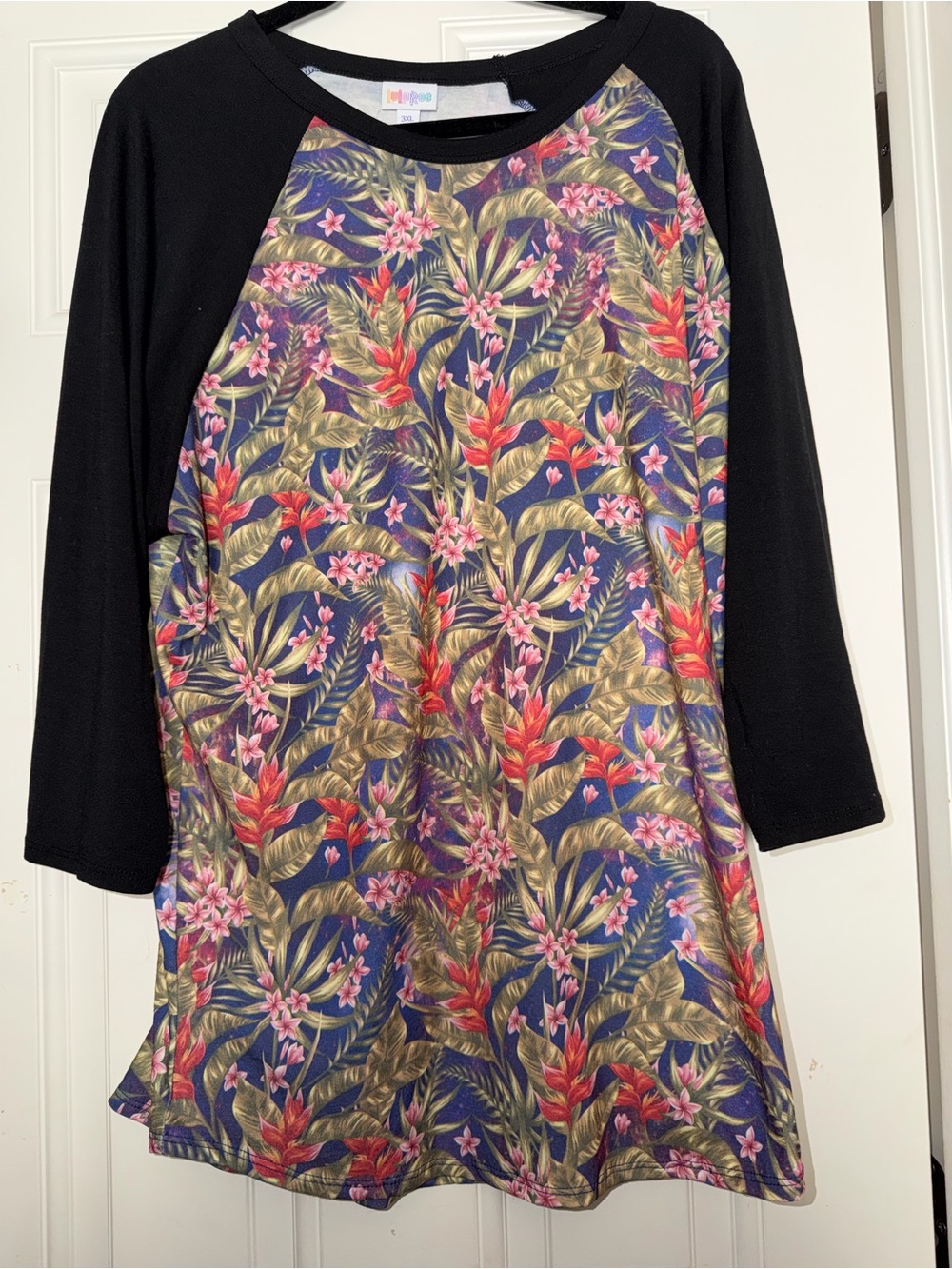 LuLaRoe Black Raglan Floral-Print Women’s Top Randy style 3XL